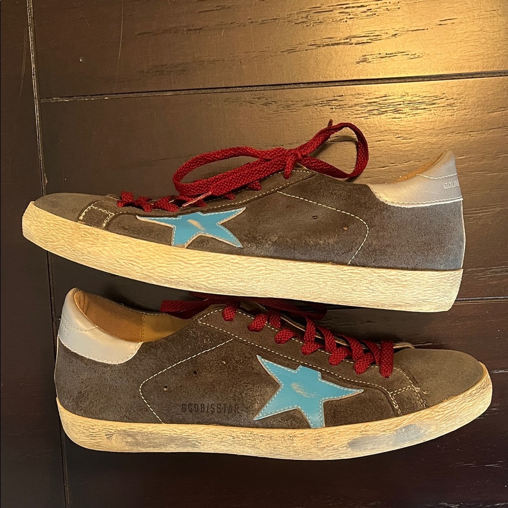 Golden Goose Gray Sneakers with Blue Star and Red Laces - Picture 4 of 6
